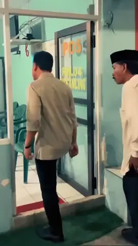 mas wapres Gibran menyapa warga yang tengah bersiap untuk melaksanakan Siskamling di wilayah Kembangan, Jakarta Barat dan Pesanggrahan, Jakarta Selatan, Kamis malam (04/09/2025)  ❤️ #gibranrakabumingraka #gibranrakabuming #fyp #xyzbca #gibran 