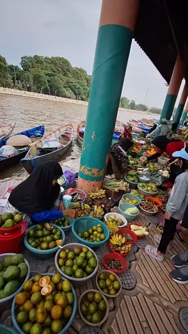#pasarterapungbanjarmasin  #wisatasusursungaibanjarmasin #patungbekantanbanjarmasin  #siringmenarapandang  #fyp 