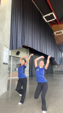 Ur fave blonde and brunette duo is back 👯‍♀️🫶🏻 @Khloe  #fyp #viral #dancer #trending #makeusfamous 