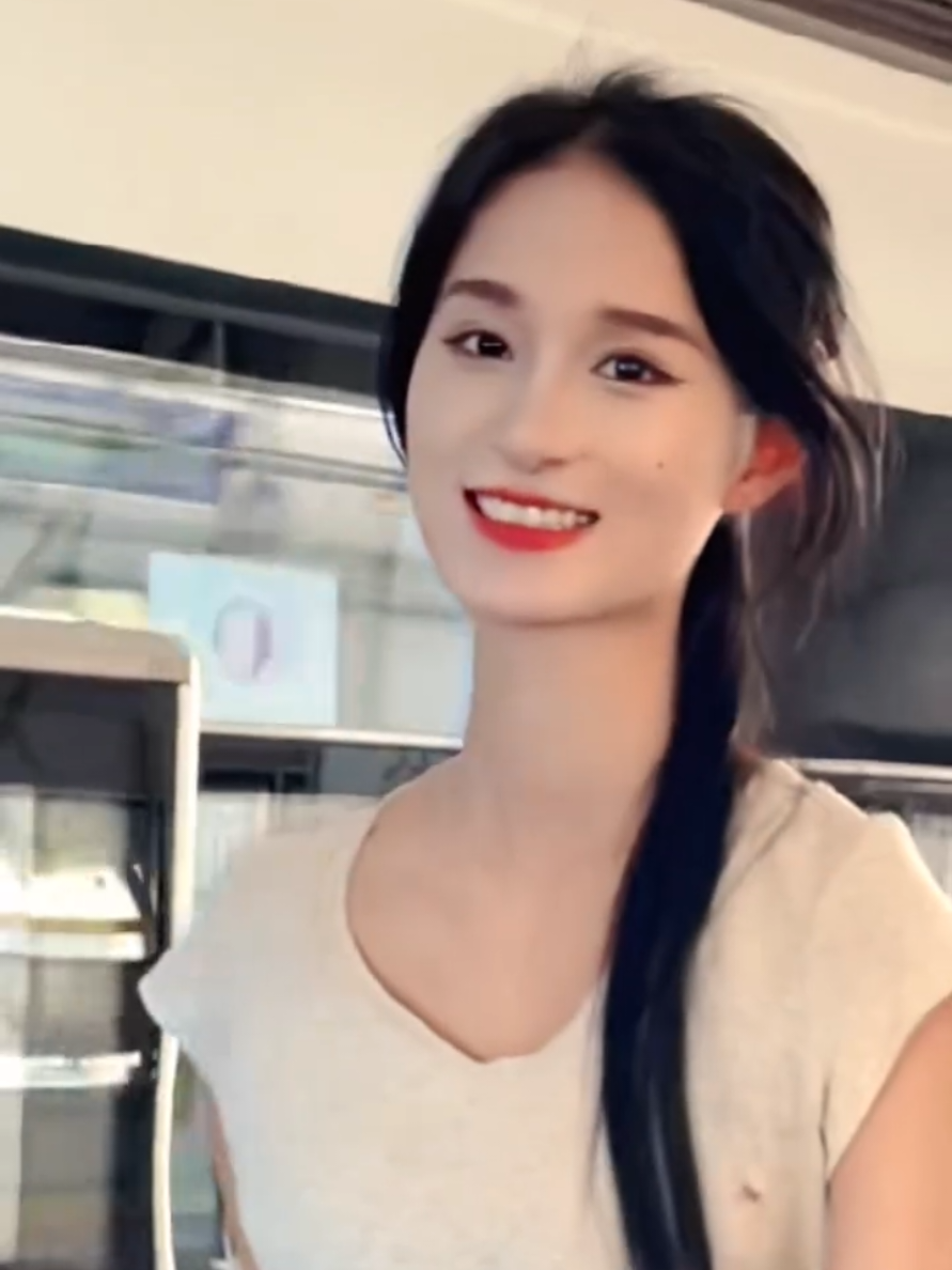 #liza #tranding #awasome #muralist #liza 