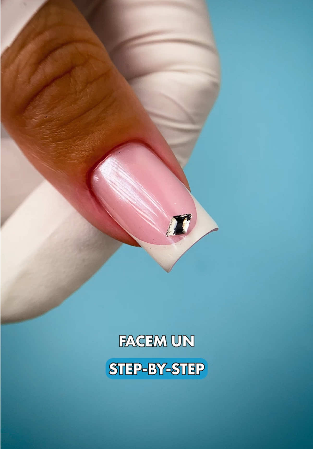 Salveaza pentru mai tarziu acest tutorial rapid: french perfect, pigment elegant. Totul cu #getnailsproducts .  🎧 Fara sunet nu are farmec. 😏 @Alina Balog 