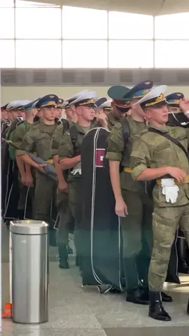 Lính Nga quá cao, mình đứng tới nách 🥲 #xuhuong #tambietcacchiensi #noibaiairport 