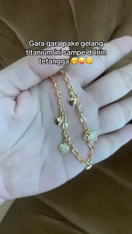 Emang semirip itu sama yg asli hihi #gelang #gelangtitanium #guncang99 