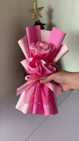 Chunky single rose bouquet tutorial using 1 wrapper‼️ #foryou #foryoupage #fyp #wrappingtutorial #wrapping 
