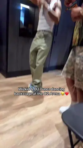 Wizkid & DJ Tunez dancing backstage at the O2 Arena 😂❤️ #wizkidayo #wizkid #wizkidfc #djtunez #hiptv 