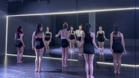 Mời ce đồng đam mê feelbar 🙆🏻‍♀️💃 #fyp #xuhuong #viral #dancebar #daynhay 