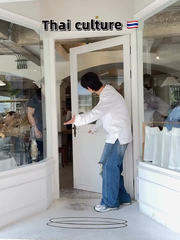 super ultra polite poeple of Thailand and their culture 😍#memes😂