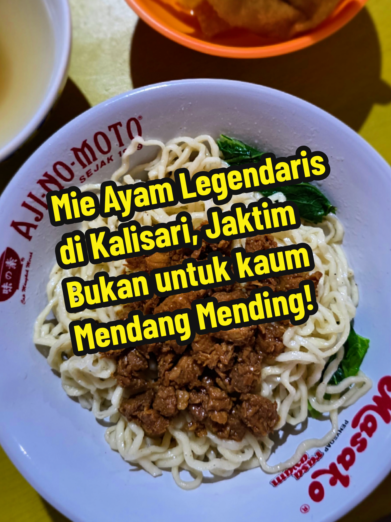 Mempertahankan kualitas dan konsistensi rasa, bisa bertahan puluhan tahun pasti sangat tidak mudah. Namun kadang, tidak semua customer paham akan hal itu. Jadi, mie ayam ini hanya untuk mereka yang paham dan bisa menghargai proses. #mieayamlegendaris #kulinerjakartatimur #kulinerkalisari #kulinerlegendaris #mieayamthebstt 
