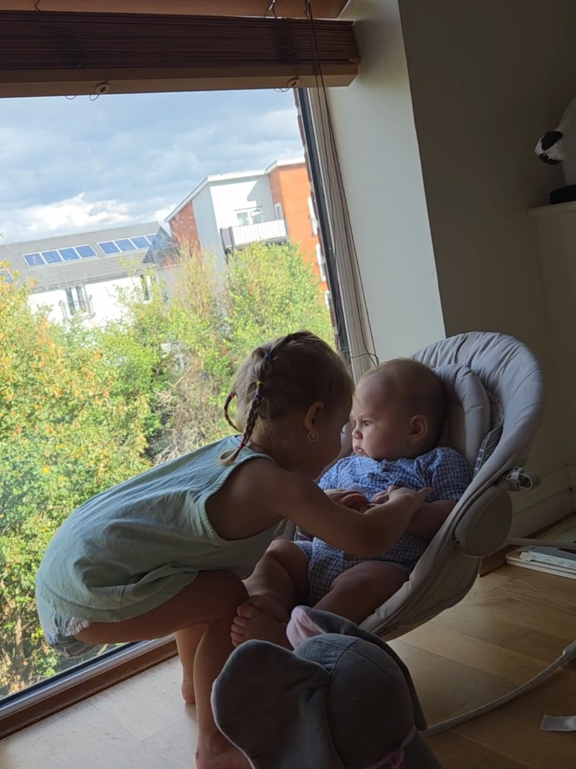 Sebică e norocos cu așa soră🥹