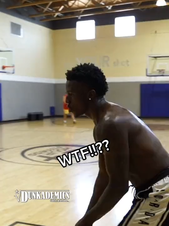 142 He stole his dunk! hamilt0njr qcotton5 #dunkademics #dunk #basketball #dunkcontest