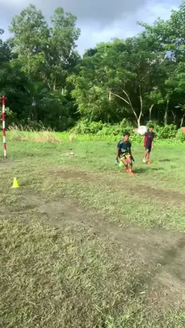 চেষ্টা করতে থাকোও ফাহাদ ইনশাআল্লাহ তুমিও এক দিন সফল হবে চেষ্টা করোও কখনো হাল ছেড়ো না ☺️👍🏻 আমাদের টিমের সেরা একজন গোলকিপার 👍🏻⚽@GK Fahad ⚽😊 #football #lovers😍 #footballboys #fyppppppppppppppppppppppp #foryoupage 