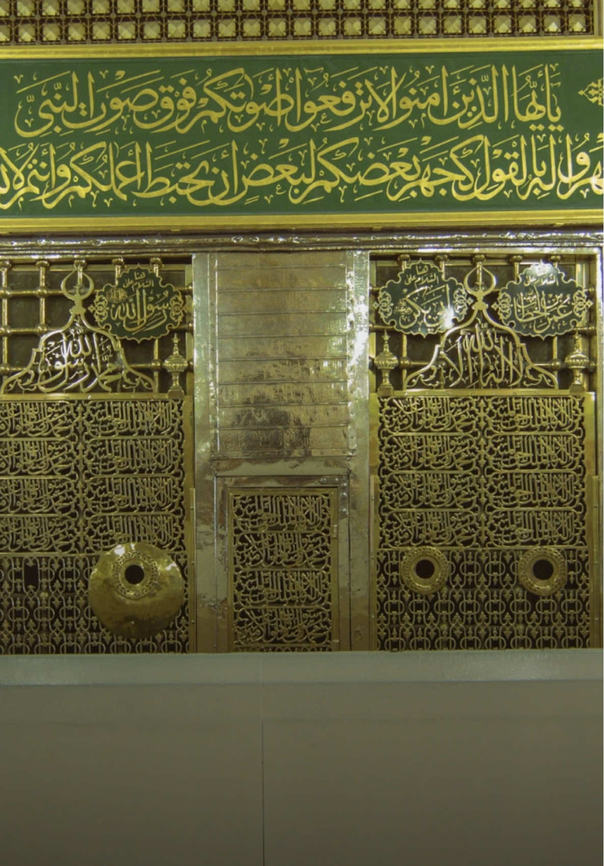 : خير النبيين لم يذكر على شفة إلا وصلّت عليه العجم والعربُ خير النبيين لم يقرن به أحدٌ وهكذا الشمس لم تقرن بها الشُّهُبُ خير النبيين لم تحصر فضائله مهما تصدّت لها الأسفار والكتبُ - #اللهم_صل_وسلم_وبارك_على_نبينا_محمد وآله وصحبه أجمعين  #مفضلة_الجمعة #الجمعة  القارئ محمد عبد العزيز حصان