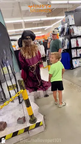 Funny Spirit Halloween #spirithalloween #halloween #scareprank #scard #sceream