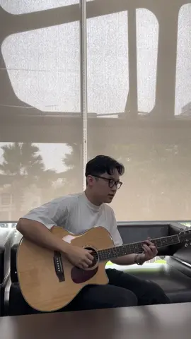 Selamat menikmati senja bersama 🌞 #samuelcipta #senjasudutkota #musikditiktok #risingontiktok