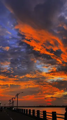 Membalas @Inisial R  AKUN KHUSUS SUNSET TUNGKAL . #promoseruweekend #sunset #fyp #kualatungkal #jambi #creator #nephophile #opacarophile #capcut 