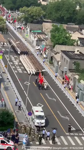 The participating echelons were showered with warm cheers and applause from the residents of Beijing as they withdrew after the V-Day commemorations on Sept. 3. #VDay