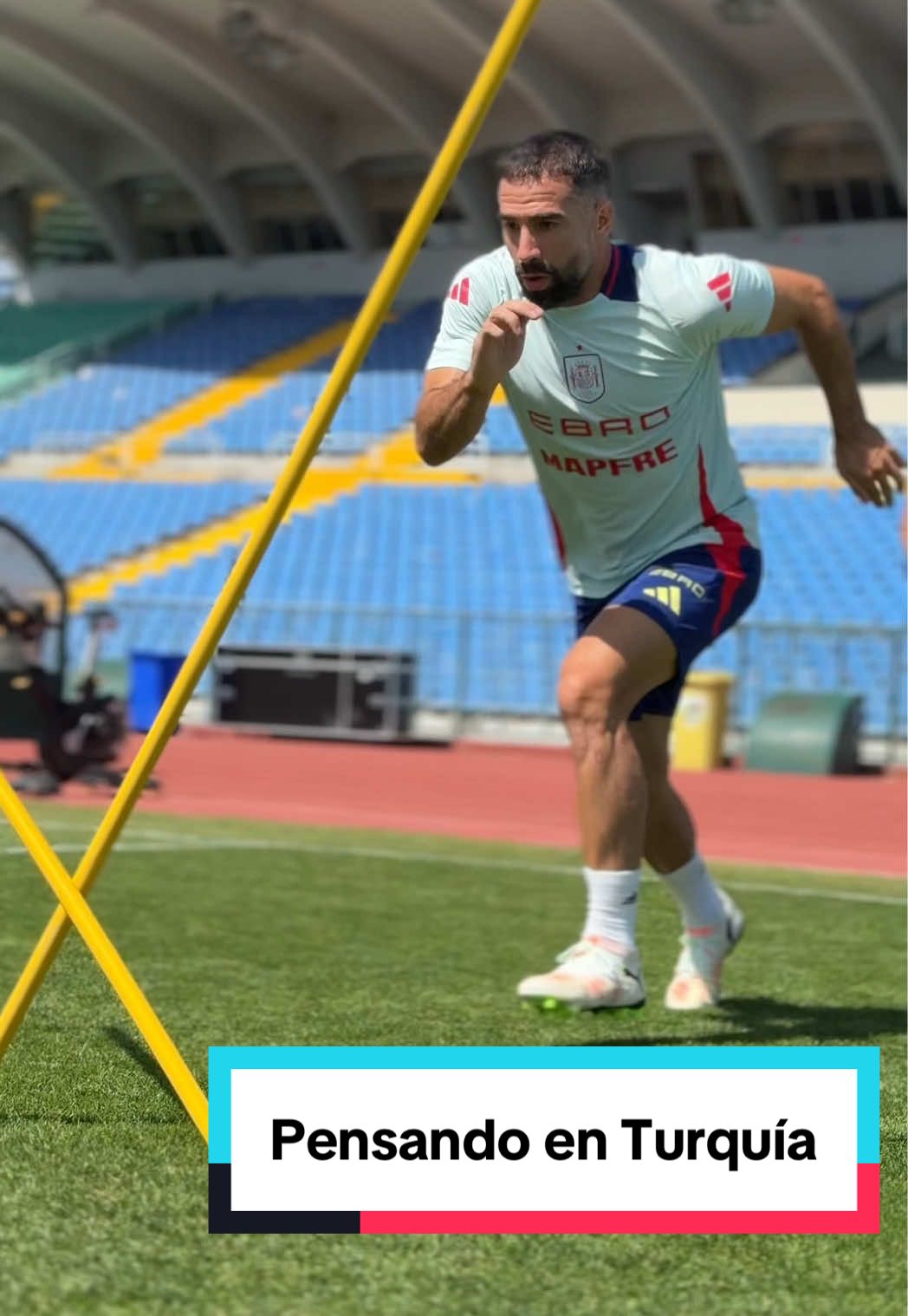 💪🏻 ¡¡Aquí no se para!! Nos metemos en el entrenamiento de la @sefutbol con la mente puesta ya en el partido del domingo contra Turquía. #VamosEspaña | #CopaMundialFIFA | #tiktokfootballacademy | #deportesentiktok 