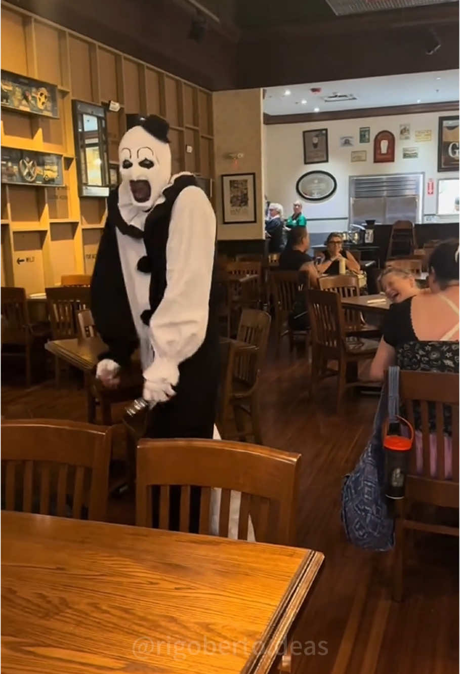 Halloween Horror Night:Act the clown#halloween#act #terrifier #universalstudios #funnyvideos #usa #foryou #usa_tiktok #usa🇺🇸 #funny 