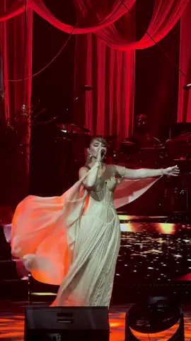 Takip edermisinizz 🫶🏻 Boşluklar beni sarmaz 🤍 #deryabedavacı #konser #kesfetteyiz #fyppp @Derya Bedavacı 