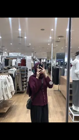 cardigannya bagus banget🥰 #inspirasioutfit #outfitideas #fyp 