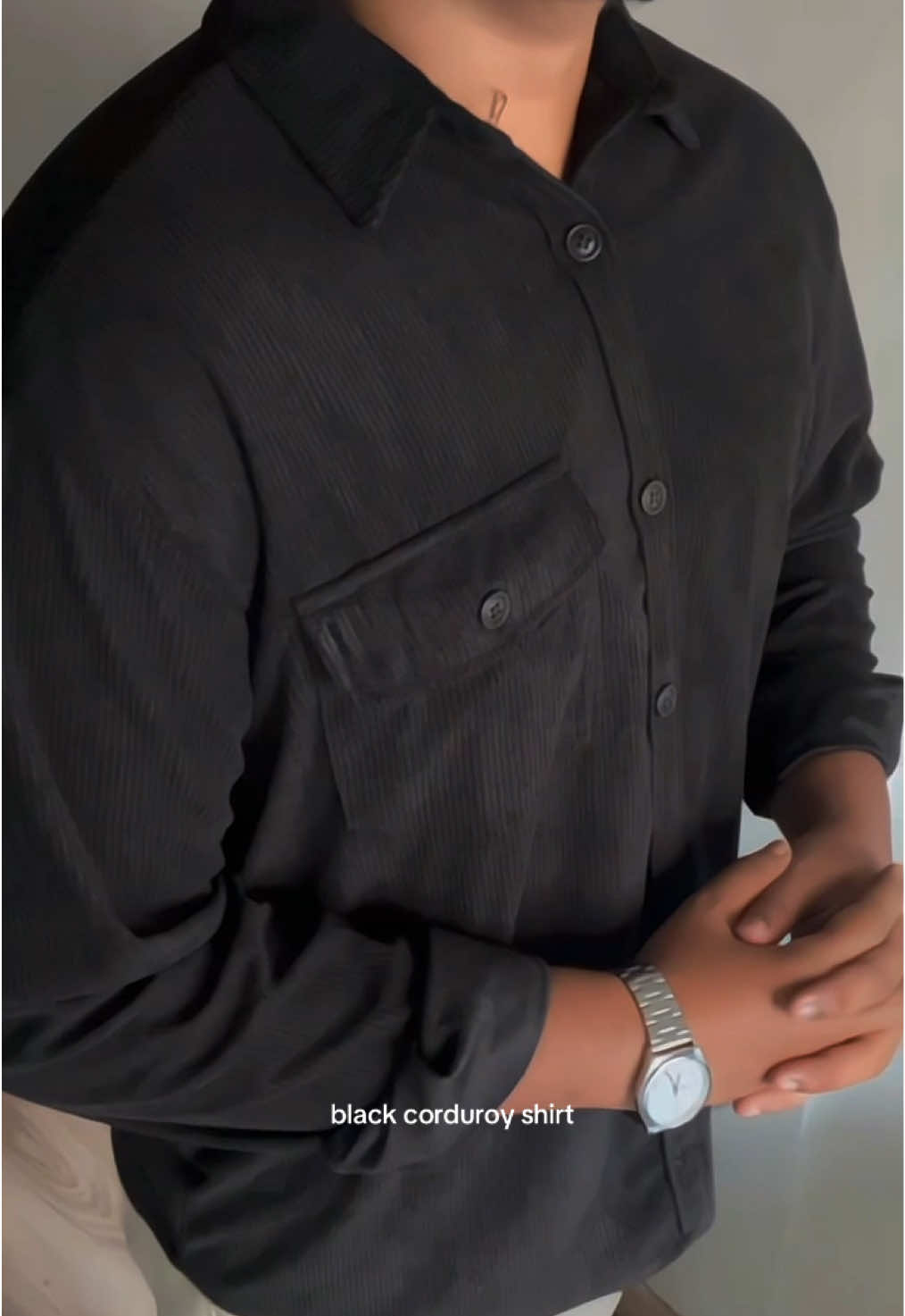 simple corduroy shirt 🤩 >>> #corduroyshirt #outfitideas #mensfashion #blackshirt #vintagefashion 