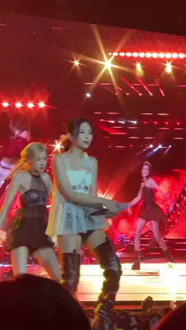 #jennie #blackpinkofficial #bornpink 