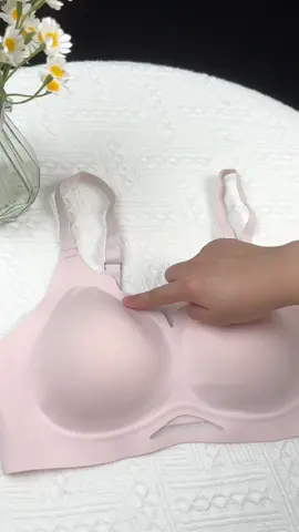 10/10 comfort👍🏻🥰#oeak #oeakbras #trendy #women #bras #OEAK #comfortable #viral #seamlessbras #everydaybras#fyp#tiktokshop#OOTD