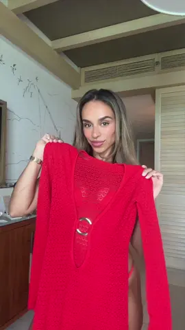 beach club day essentials ❤️ Wearing @Monday Swimwear ❤️ @REFY blush malaya @Victoria Beckham lipliner 02 @chanel.beauty baume essential multi stick translucent #grwm #dubai #beachclub 