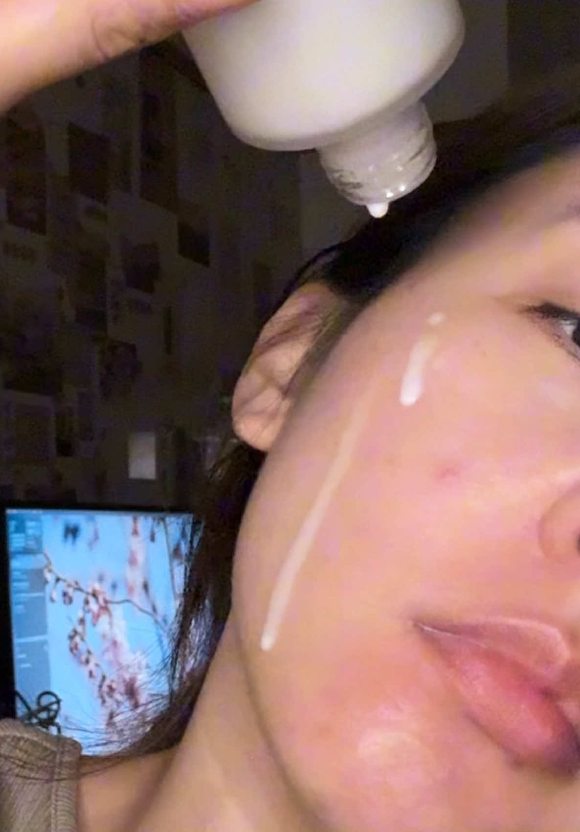 Your skin needs to drink too!  This Kombucha Tea Essence by Dr. Ceuracle will transform dry/dull skin into hydrated skin.  @Dr.Ceuracle Official  #drceuracle #kbeauty #koreanskincare #cosmeceuticals #glassskin 