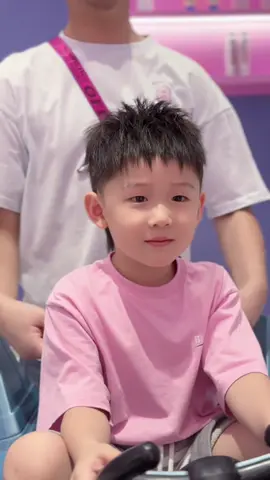 Ở tuổi đẹp trai nhất thì phải để kiểu tóc thật ngầu 😎✂️ Mái tóc ngắn gọn gàng với phần tỉa mái cực cá tính, giúp bé trai thêm tự tin và nổi bật ở mọi nơi ✨ #tócđẹpchobétrai #kiểutócbétrai #tócbétraiđẹp #tócbétrai #tocmulletchobetrai