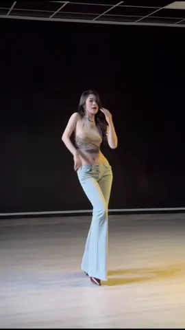 Cho em xin lỗi nhé :)) @Tú Quyênn #xuhuong #viral #Qdance #feelbar 