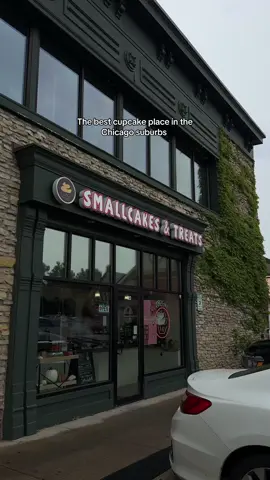 Smallcakes & Treats  📍St. Charles, Illinois  Exploring the suburbs led us to the cutest little gem in downtown St. Charles 🧁💕 We tried their spice latte coffee, refreshing lemonades for the kids, the yummy cupcakes. Smallcakes is family-friendly spot—perfect for a sweet treat break, and yes—you can even order cakes and cupcakes for any occasion 🎂🎉 ✨ Highly recommend checking it out if you’re in the area.  #stcharlesillinois #chicagosuburbs #chicagodesserts #smallcakesandtreats #chicagorestaurants 