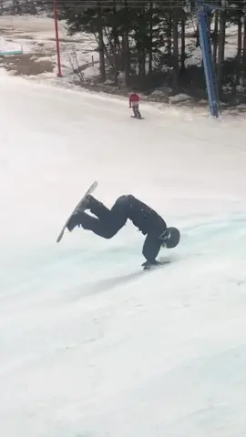 Дело было в 2019 году… Только впитывал боль от сноуборда  #сноуборд #snowboarding #сахалин #шерегеш #розахутор 