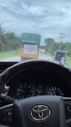 pria mana yg menyakiti mu pak supir🫠#fyp #supirtrukindonesia #drivermuda #supirlintas 