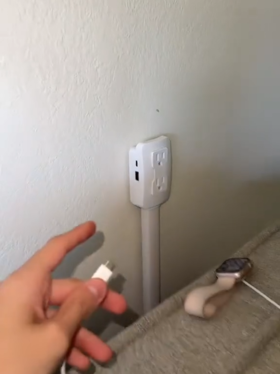 Electrical Outlet Extender 180 Degree Rotating with USB-A USB-C Port EZ Outlet Multipurpose Socket for Home Bedside