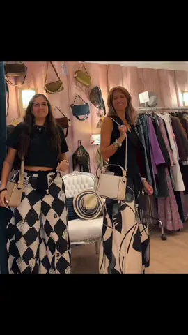 👉 “Nouvelle saison, nouvelles vibes 🍂💫. Les looks automne avec des pièces exclusives sont arrivés: ils vont te faire aimer les journées plus fraîches. Qui a dit que grisaille et style n’allaient pas ensemble ?”  #OOTD #urbanstyle #grungechic #pourtoii #outfit #PetitsCommerces #TikTokFashion #ModeÉthique #fyp #petitcommerce #faitemoipercewesh 