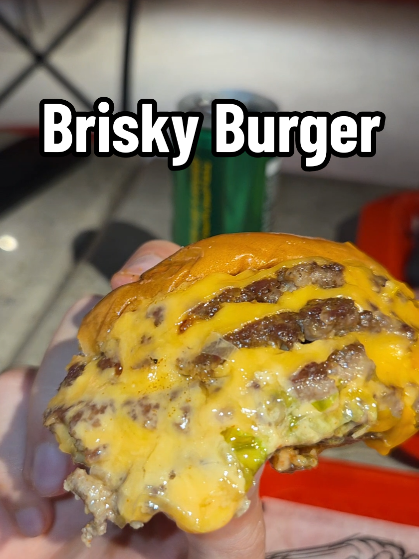 ألذ مطعم برجر جربته بالاحساء لكن مكانه سري فوق مطعم سوشي وموقعه بشارع الستين   @Briskyburger.sa  #مطاعم #الاحساء 