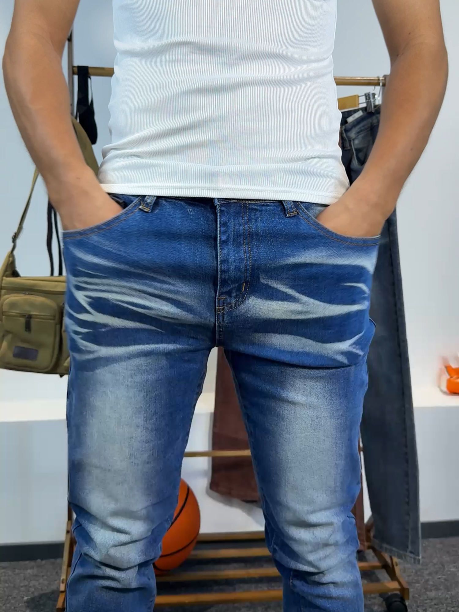 Los jeans que combinan estilo y comodidad 👖🔥 #streetstylemenswear #slimfitjeans #casuallook #cargojeans#fallfreshness