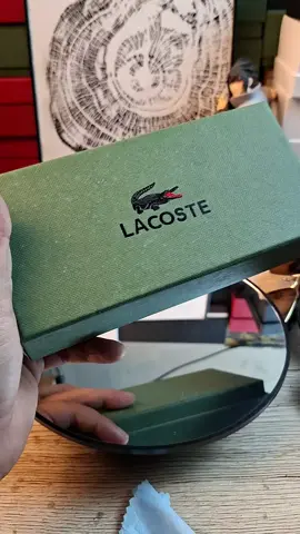 #kacamata #kacamatabranded #KacamataKekinian #AksesorisFashion #kacamatahitam 