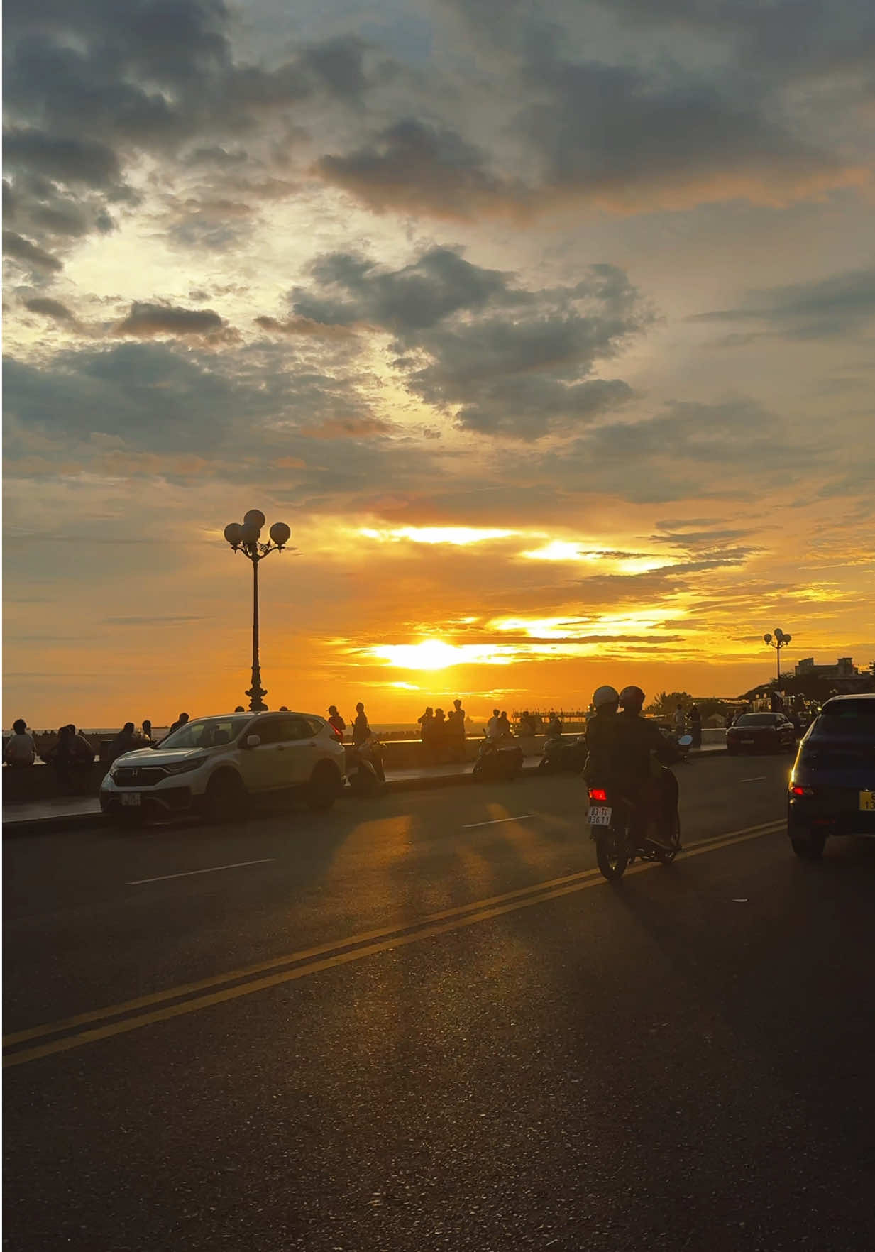 Hoàng hôn không giữ được người, cũng như ta chẳng giữ được nhau #hoanghon #hoanghonvungtau #duphongcorp #vungtau #xuhuong 