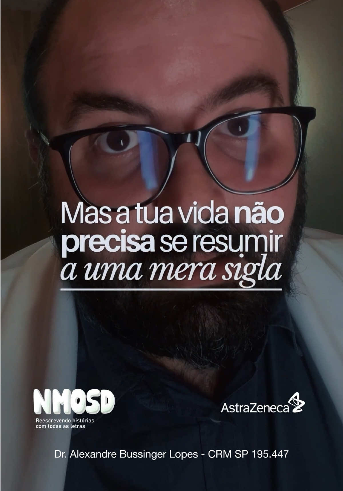 Perder a visão, a força nas pernas ou o controle do corpo de repente…  Essa é a realidade de quem convive com a NMOSD (Doença do Espectro da Neuromielite Óptica) - uma doença rara, autoimune e ainda pouco conhecida. Por isso fiz esse vídeo em parceria com a @astrazenecabr e @fazbem_astrazeneca, porque é preciso falar sobre isso para dar voz a quem convive todos os dias com algo que muitos ainda não enxergam!  Me conta, você convive com essa doença ou conhece alguém que convive com ela? Como têm sido os dias por aí?  Vamos conversar sobre 🧠💚 Acesse para saber mais: https://materiais.programafazbem.com.br/iluminando-a-nmosd  #NMOSD #NeuromieliteÓptica #Reescrevendohistorias Referências: 1 Jarius S, Paul F, Weinshenker BG, Levy M, Kim HJ, Wildemann B. Neuromyelitis optica. Nat Rev Dis Primers 2020;6(1):85  2.Höftberger R, Lassmann H. Inflammatory demyelinating diseases of the central nervous system. Handb Clin Neurol. 2017;145:263-283.  3. Bukhari W, Prain KM, Waters P, et al. Incidence and prevalence of NMOSD in Australia and New Zealand. J Neurol Neurosurg Psychiatry 2017;88(8):632–8 ̧ 4. Papadopoulos MC, Bennett JL, Verkman AS. Treatment of neuromyelitis optica: state-of-the-art and emerging therapies. Nat Rev Neurol 2014;10(9):493–506 ̧ 5. Papp V, Illes Z, Magyari M, et al. Nationwide prevalence and incidence study of neuromyelitis optica spectrum disorder in Denmark. Neurology 2018;91(24):e2265–75  6. Pittock SJ, Barnett M, Bennett JL, et al. Ravulizumab in Aquaporin-4-Positive Neuromyelitis Optica Spectrum Disorder. Ann Neurol 2023;93(6):1053–68  7. Kümpfel T, et al.; Neuromyelitis Optica Study Group (NEMOS). Update on the diagnosis and treatment of neuromyelitis optica spectrum disorders (NMOSD) - revised recommendations of the Neuromyelitis Optica Study Group (NEMOS). Part II: Attack therapy and long-term management. J Neurol. 2024;271(1):141-176  8. Wingerchuk DM, Banwell B, Bennett JL, et al. International consensus diagnostic criteria for neuromyelitis optica spectrum disorders. Neurology 2015;85(2):177–89  BR-42204 - Material destinado ao público geral. Julho/2025 [CONTEÚDO PATROCINADO]
