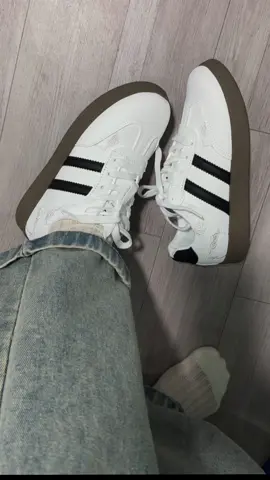 Giày hello kitty xinhh #cuocduanhasangtao #reviewgiaydep #chiendichnhasangtao #xuhuongtiktok 