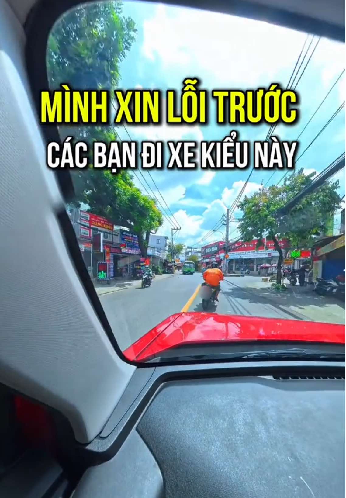 ‼️ Các bạn đừng cúp đầu xe ô tô như vậy nhé, muốn rẽ thì đi sát lề bên mình cần rẽ. #HoclaixeTPHCM #hoclaixeoto #thibanglaixe #daylaixe 