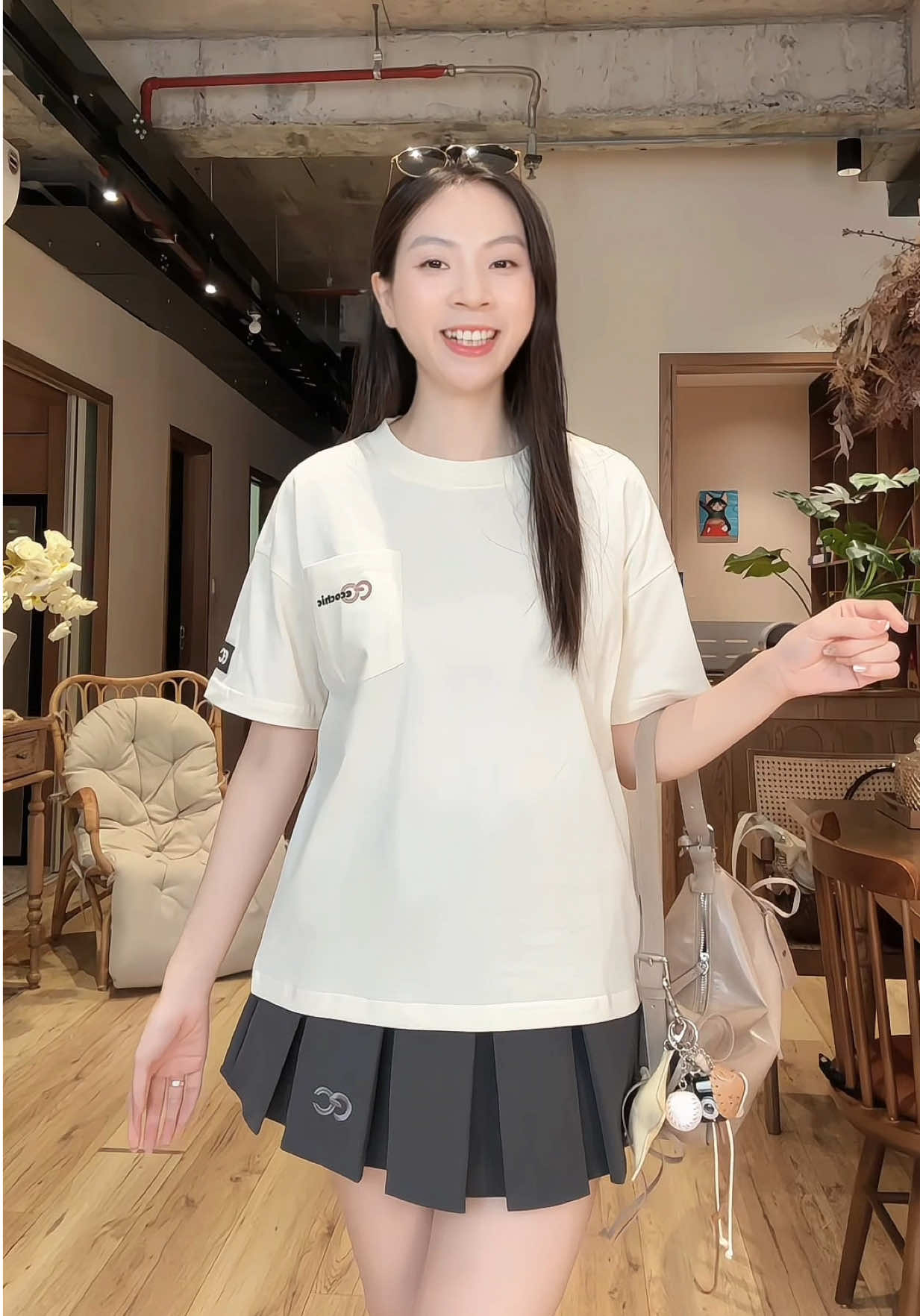 Trắng + xám basic – càng nhìn càng mê ✨ #linhlunglieng #aothun #ecochic #aoboxy 