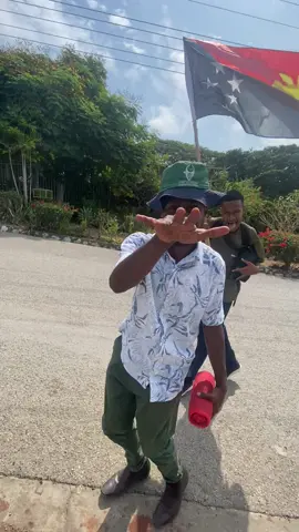 Og 4 editors 🙌🏻rush one cause ol mahn Lukluk but em orait you blo joss chol🪖#pngtiktok🇵🇬 #pngtiktok🇵🇬🇵🇬💯fyp2025 #fypシ゚ #viral @TRICKY can you cook this 🫵🏼😣🙌🏻Bug fan