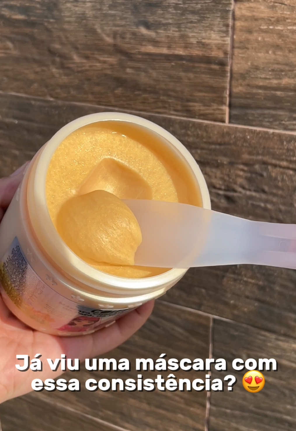 Vocês têm noção que essa máscara da Coiffer pode render até 60 aplicações? 🤯 Ela é super densa, então dura de 6 meses a 1 ano tranquilamente. É aquele tipo de produto que cuida do cabelo e ainda faz o dinheiro  render 😍 . #coiffer #HidrataçãoCapilar #cabelo #mascaracapilar 