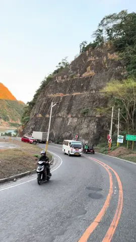 Tuwing may roadtrip kami ganitong view talaga di ko hinahayaang di na vivideohan. Napaka  payapa at positive ng dala🥰🥰 #IlocosRoad 