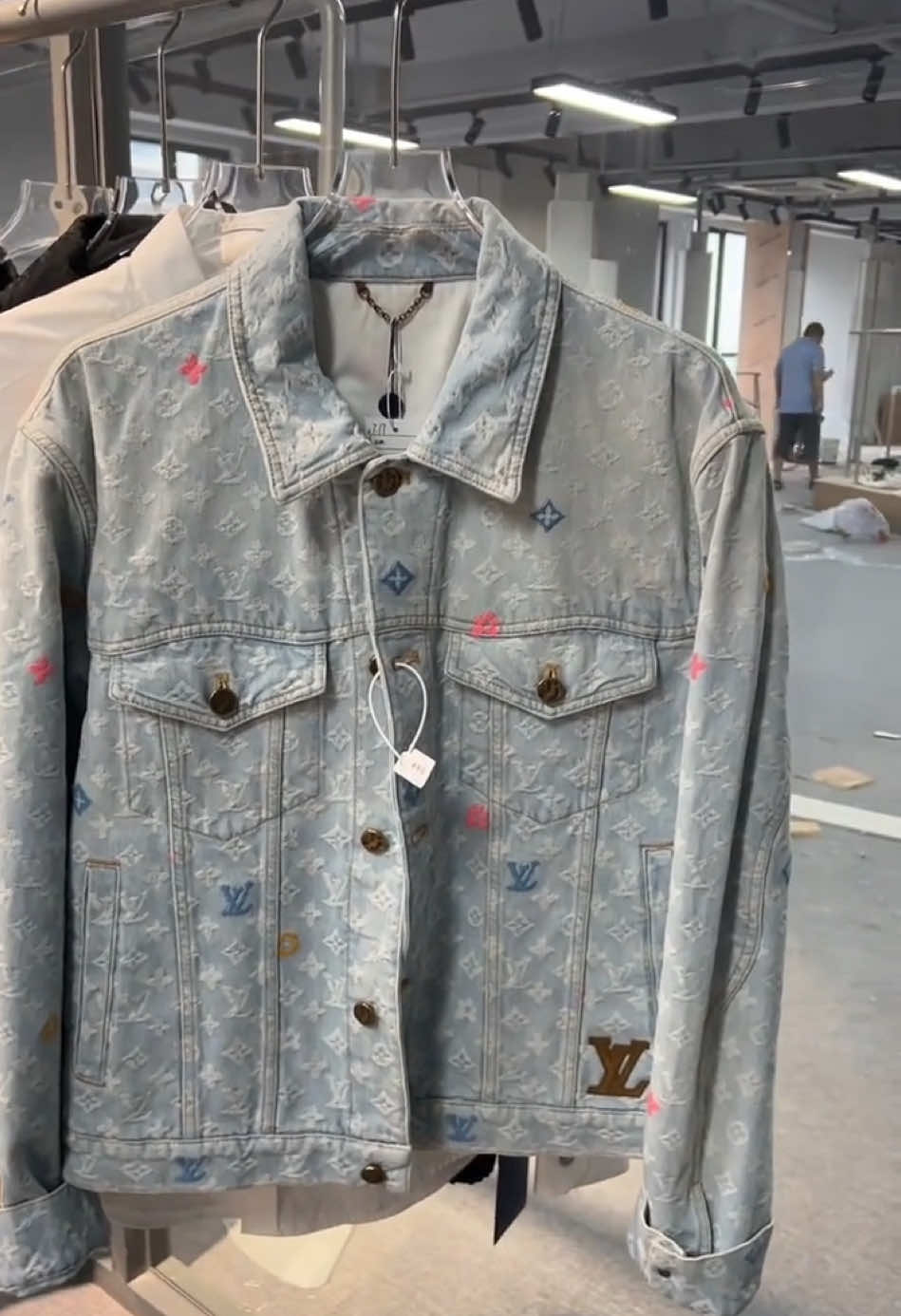 #menfashion #fallclothes #coat #lvjacket #luxurydesign #jeansoutfit 