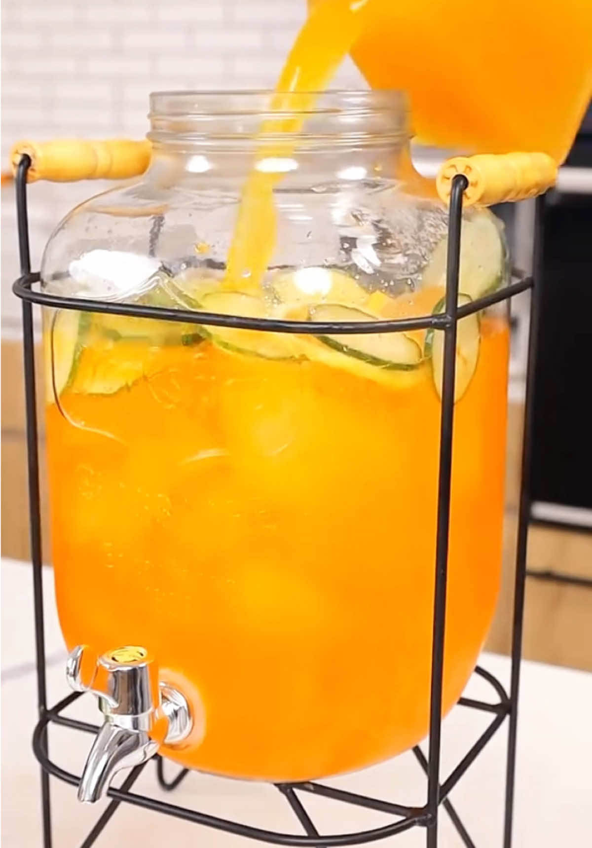 ዘመናዊ የመጠጥ ማቅረቢያ 0915556225  #foryoupage #viral #ethiopian_tik_tok #onlineshopping #fyp 