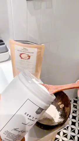 Cow's Milk Glow Mask Thenaturfarm 1000ML + Tặng kèm bột Vitamin C 10GR  [ Bộ đôi dưỡng sáng ẩm mịn ] #suanon #suanonutrangda #usuanon #bottamtrangthaomoc #botutrangthiennhien 